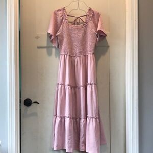 Zattcas size medium Pink Short Sleeve Tiered Dress w/ Ruffles